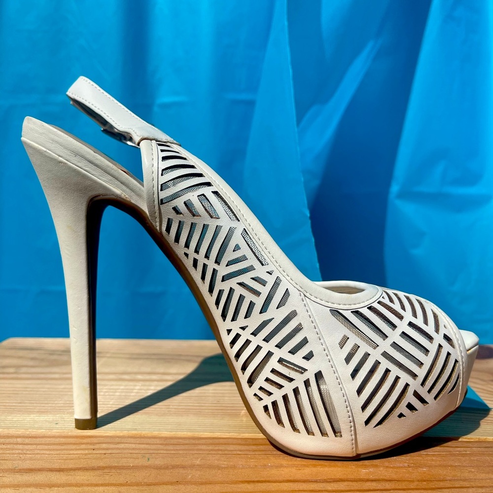 BCBG platforms white size 6 never worn
